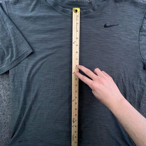 Nike Dri-Fit T Shirt Gray XL Men’s Adult Short Sleeve Polyester w Swoosh Logo - Picture 2 of 8